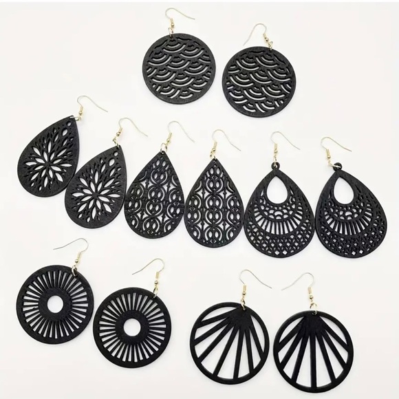 ⭐️ 5 for $25 Natural Wood Black Painted Lightweight Carved Earrings - Picture 5 of 6